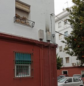 Cajetines quemados en la barriada de El Tardón