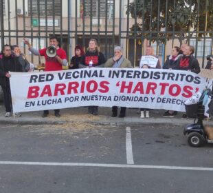 Juan García, portavoz de 'Barrios Hartos', al frente de una manifestación. Foto: 'Barrios Hartos'.