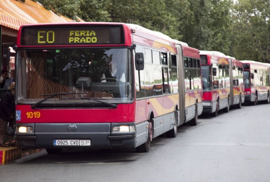 Autobuses de Tussam en la Feria de Abril de Sevilla